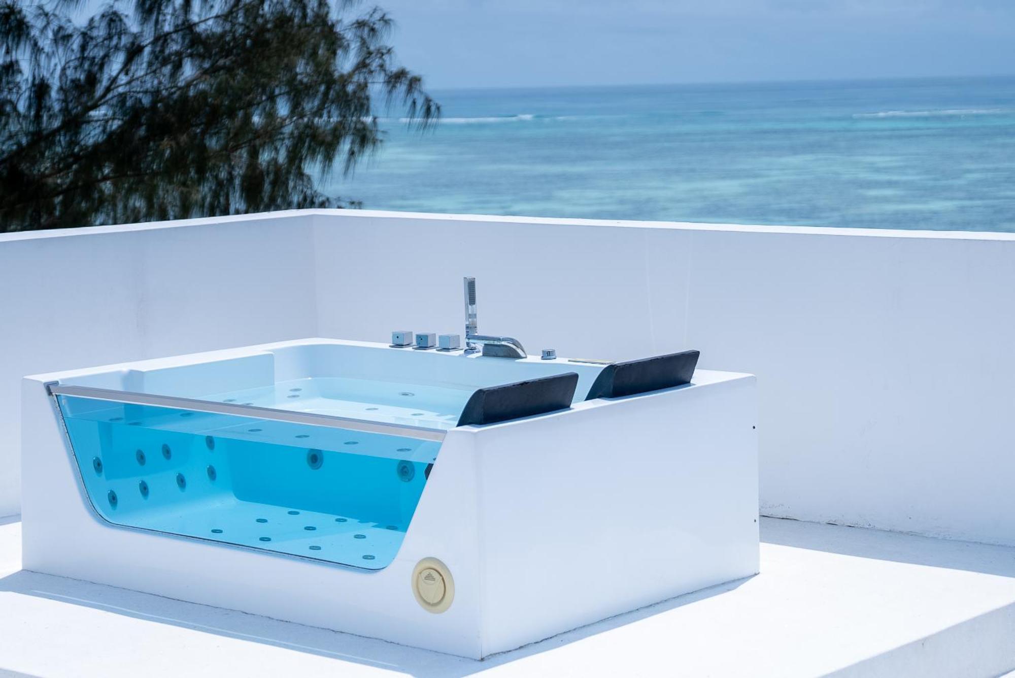 Ocean View Penthouse With Jacuzzi Elias Homes Zanzibarhouses Gulioni Luaran gambar